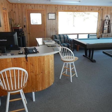 Limerick Lake Lodge And Marina Gilmour Exterior photo