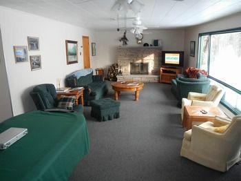 Limerick Lake Lodge And Marina Gilmour Exterior photo
